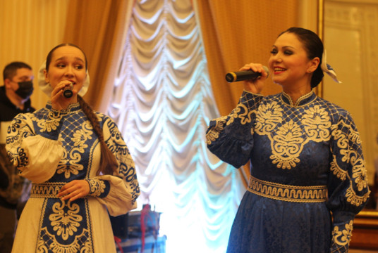 Весеннюю музыкальную программу «Любовь останется» представят для слушателей артисты ансамбля песни и танца «Русский Север»